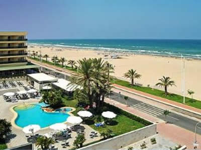 Gandia’s beach resort is a large resort with bars and restaurants
