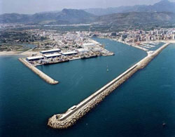 Gandia's impressive marina and working fish port. In and around the marina find your Gandia property Spain.