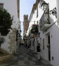 narrow, cobbled streets wind their way around the villages in Jalon Valley